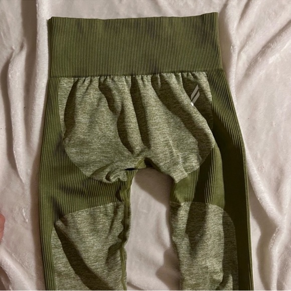 Leggings & Sports Bra Set - Picture 6 of 11